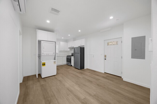 Foto del edificio - 308 N Catalina Ave