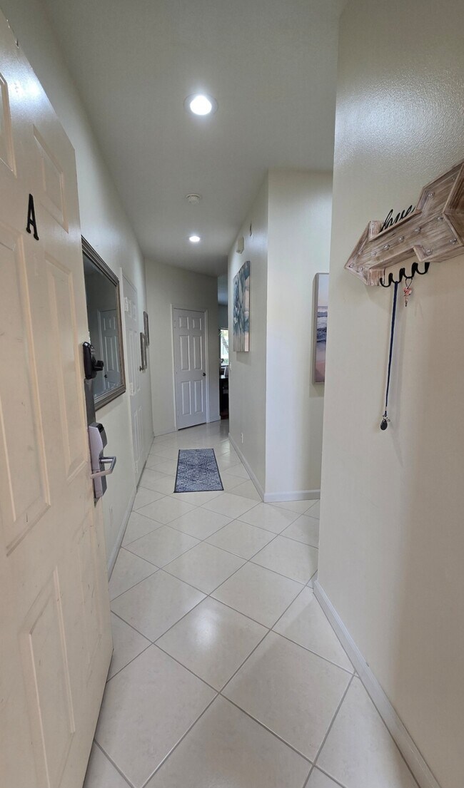 Foto del edificio - 8301 Mulligan Cir