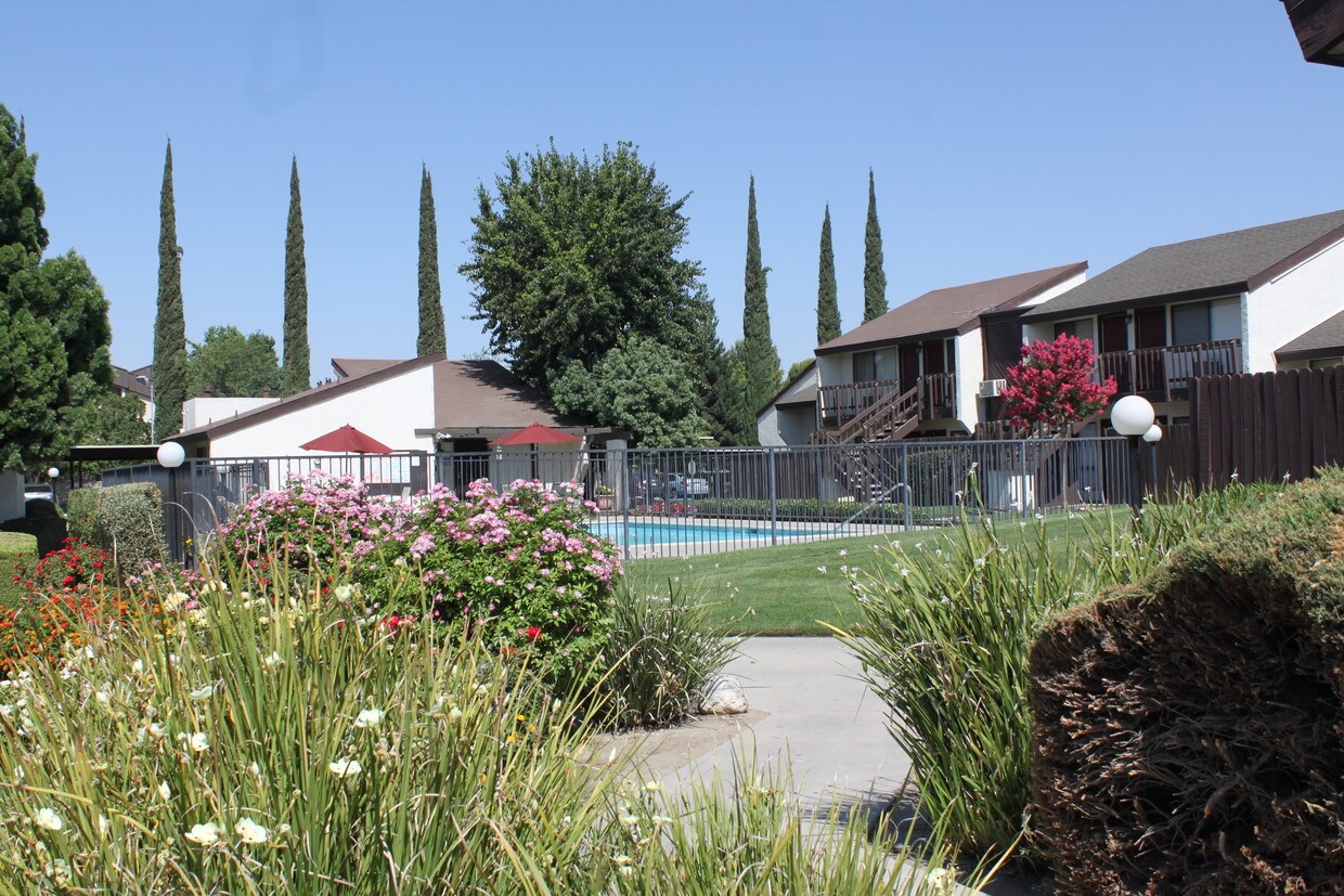 Cedarwood Apartments Bakersfield, CA