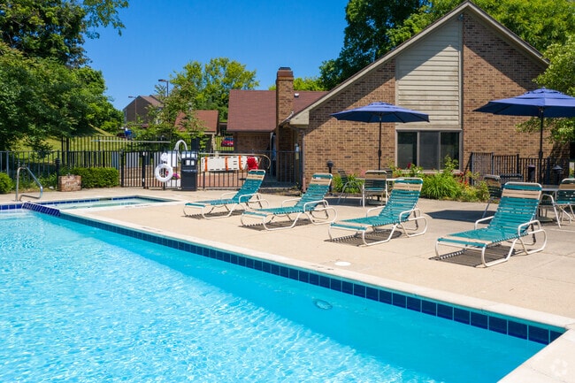 Swimming Pool - Parc Pointe Apartments