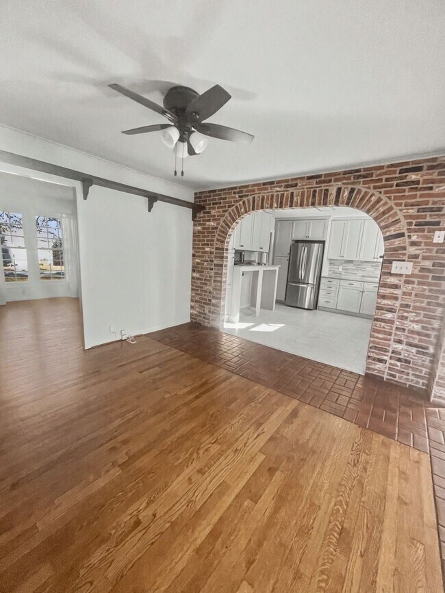 Foto del edificio - Charming Brick Ranch Home in Woodlea Acres