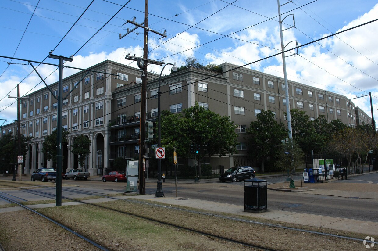 Seventeen Fifty St. Charles Condominiums Apartments in New Orleans, LA