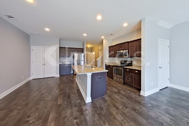 Foto del edificio - 807 Ferguson Ln