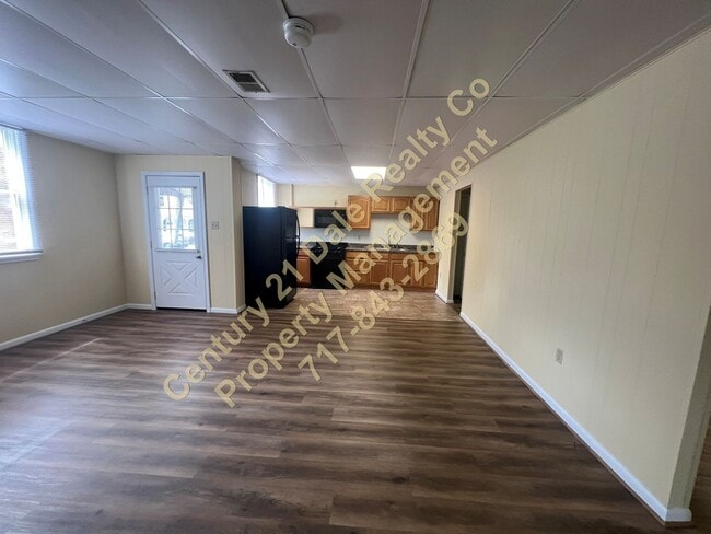 Building Photo - Very Spacious First Floor 2 Bedroom in Dov...