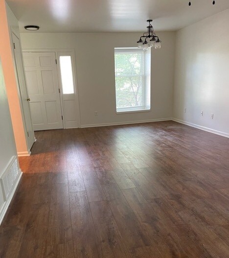 Entry & Dining Area - 691 Tanglewood St