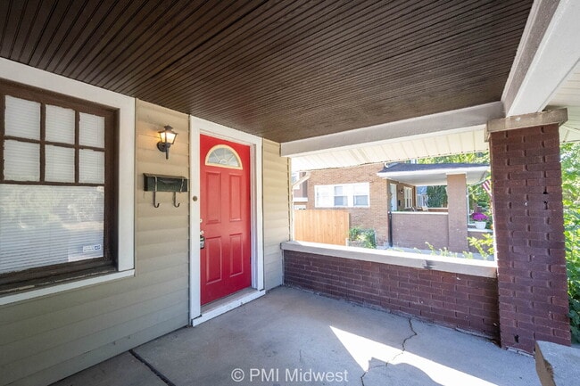 Building Photo - "Charming 3 Bedroom with Hardwood Floors i...