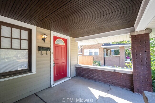 Foto del edificio - "Charming 3 Bedroom with Hardwood Floors i...