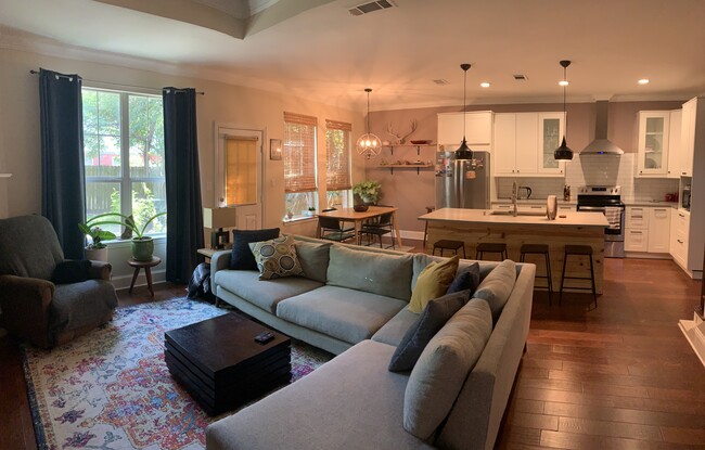 First floor - 921 Spring Valley Plz
