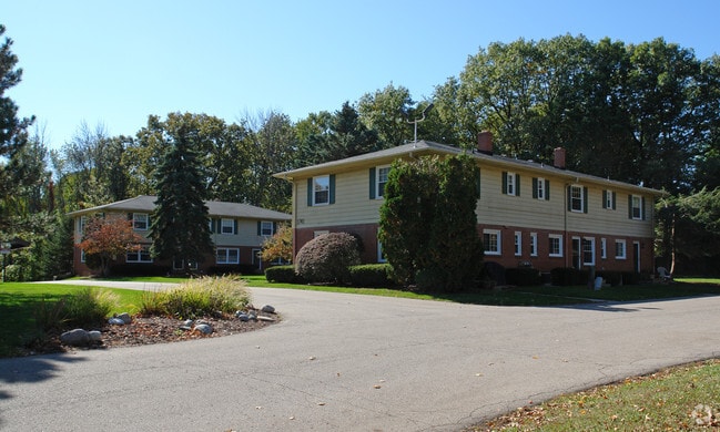 Building Photo - 1741 Chief Okemos