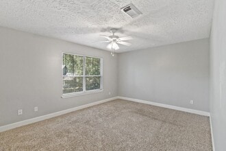 Building Photo - 11823 S Red Cedar Cir