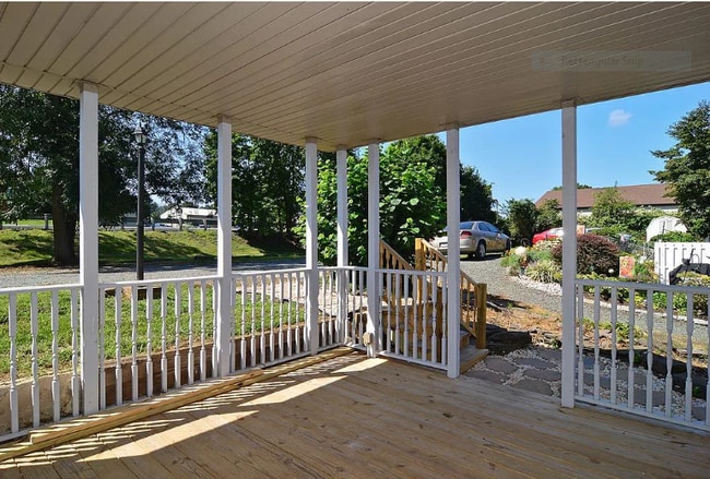 2nd deck. - 286 Schuylkill Rd