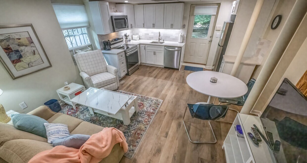 2320 Tanglewood Cir NE Unit Furnished Apartment Quiet, Atlanta, GA