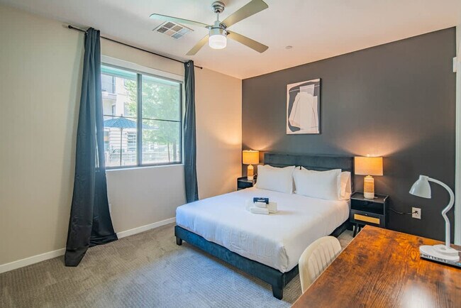 Building Photo - 777 E Stella Ln