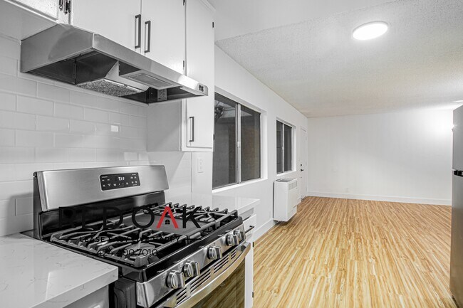 Foto del edificio - Fantastic, Bright, Spacious, and Completel...