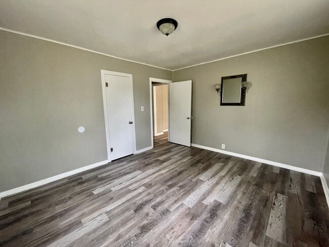 Building Photo - Spacious Home in Haysville Schools, with M...