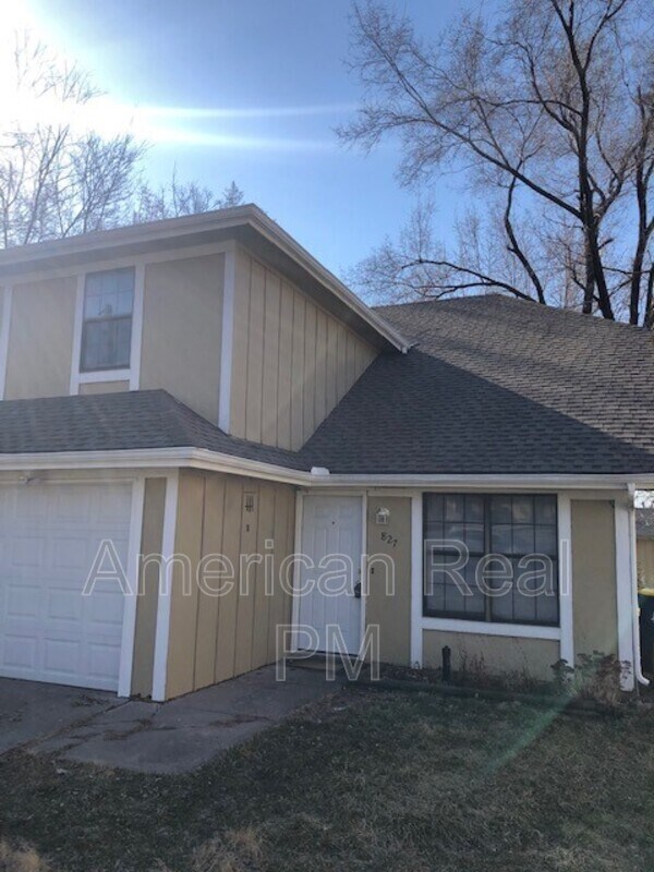 Foto del edificio - 827 Elizabeth Ct