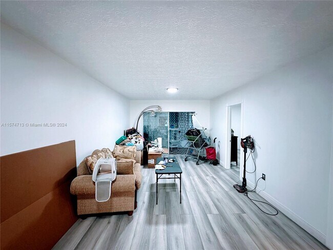 Foto del edificio - 6070 W 18th Ave