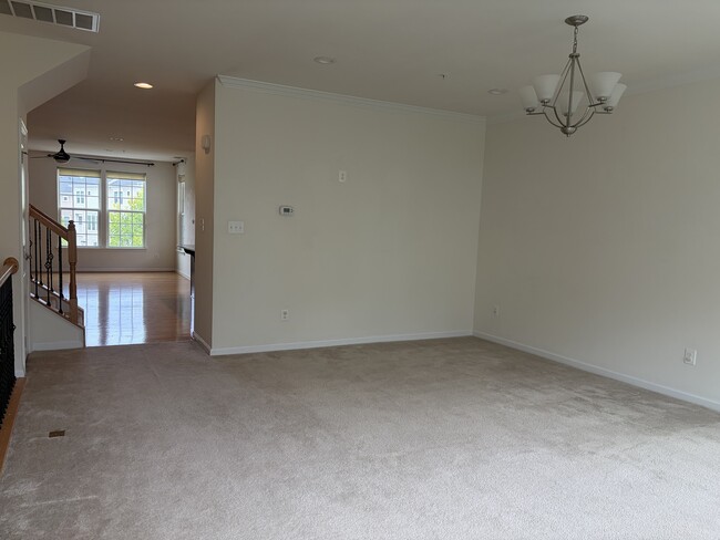Building Photo - 3190 Yeager Dr