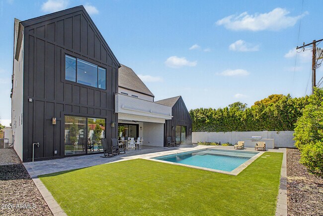Foto del edificio - 3526 E Hazelwood St