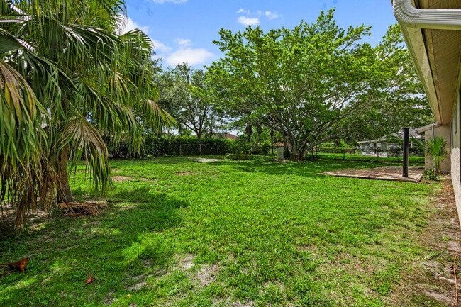 Foto del edificio - 766 SW Belmont Cir