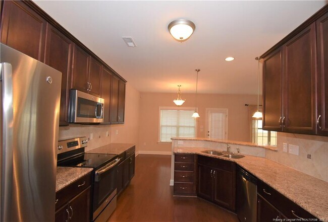 Building Photo - 102 Pittfield Run