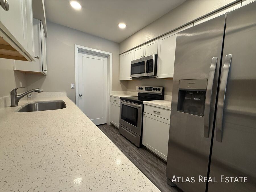 Foto principal - 2826 E Capri Cir