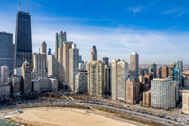 The Carlyle - Apartments in Chicago, IL | Apartments.com