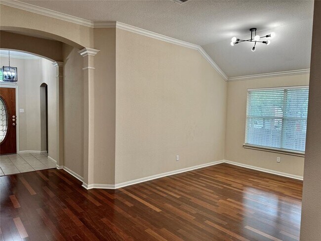 Building Photo - 3840 Noe Ln