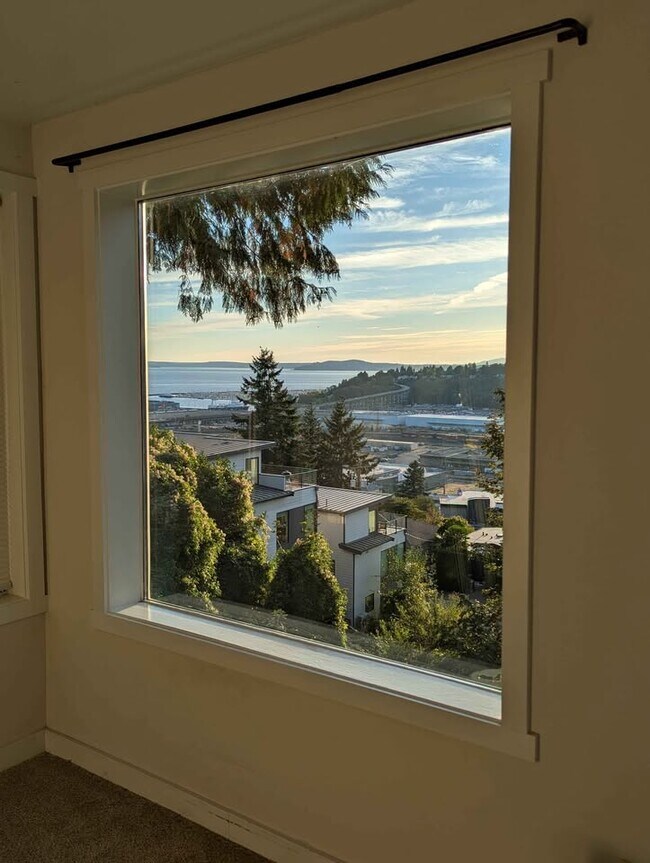 Foto del edificio - 2219 11th Ave W