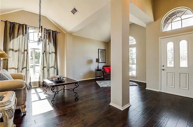 Foto del edificio - 7800 Kinman Ln