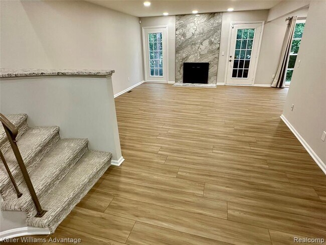 Building Photo - 31404 Hunters Cir Dr