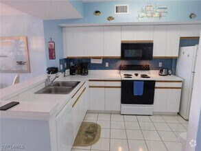 Building Photo - 4920 Deerfield Way