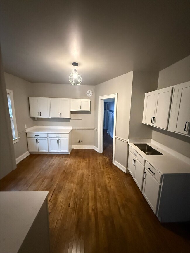 Building Photo - 1450 N 48th St