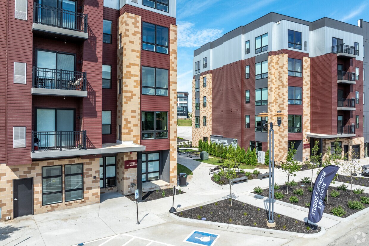Foto principal - Concord at Marketplace 55+ Independent Living