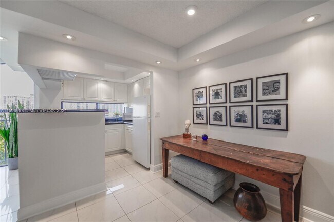 Foto del edificio - 17021 N Bay Rd