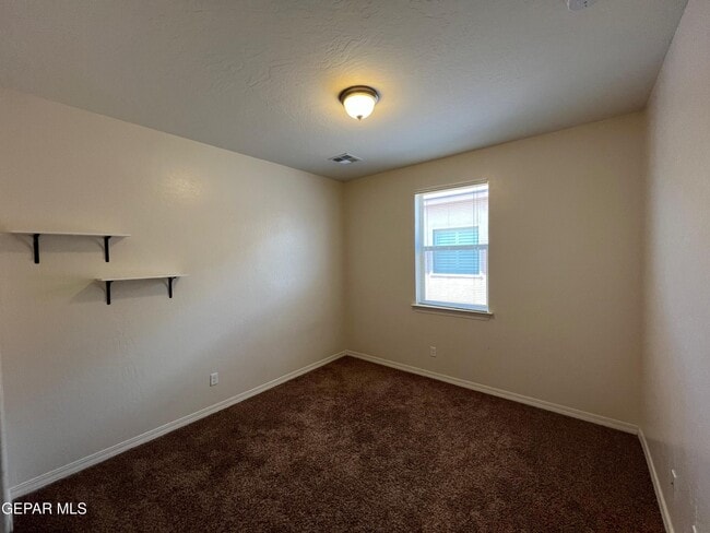 Building Photo - 147 N Manzanita Dr