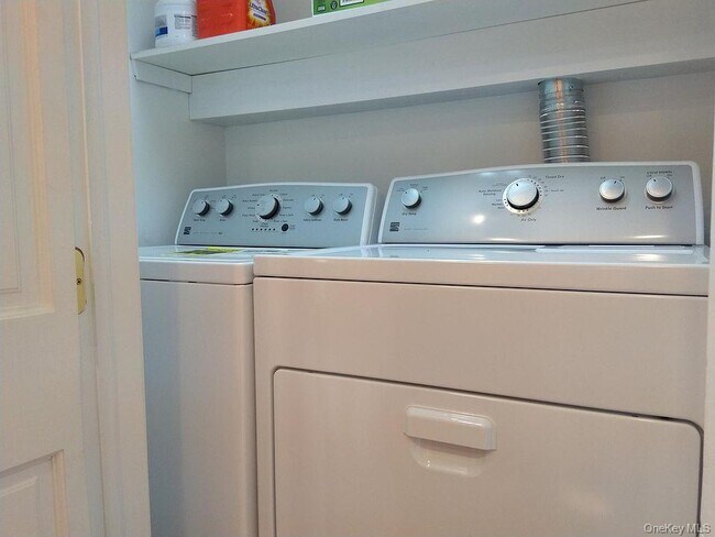 Foto del edificio - 208-44 15th Dr