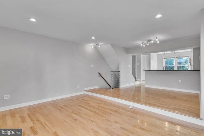 Foto del edificio - 6146 Brook Dr