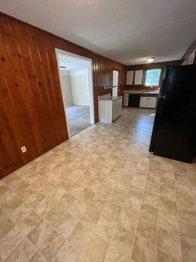 Building Photo - BELOW MARKET RENT!