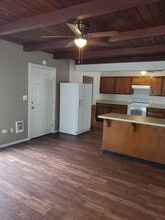 Building Photo - 3213 Center St NE