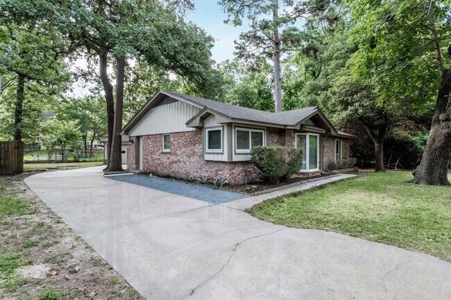 Building Photo - 24326 Pine Canyon Dr