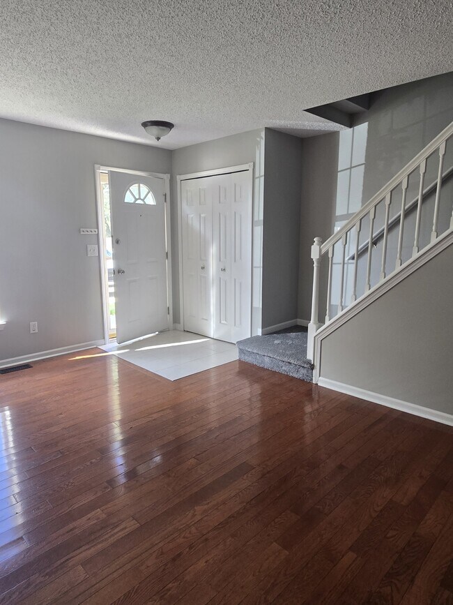 Foto del edificio - 29305 W Jefferson Ave