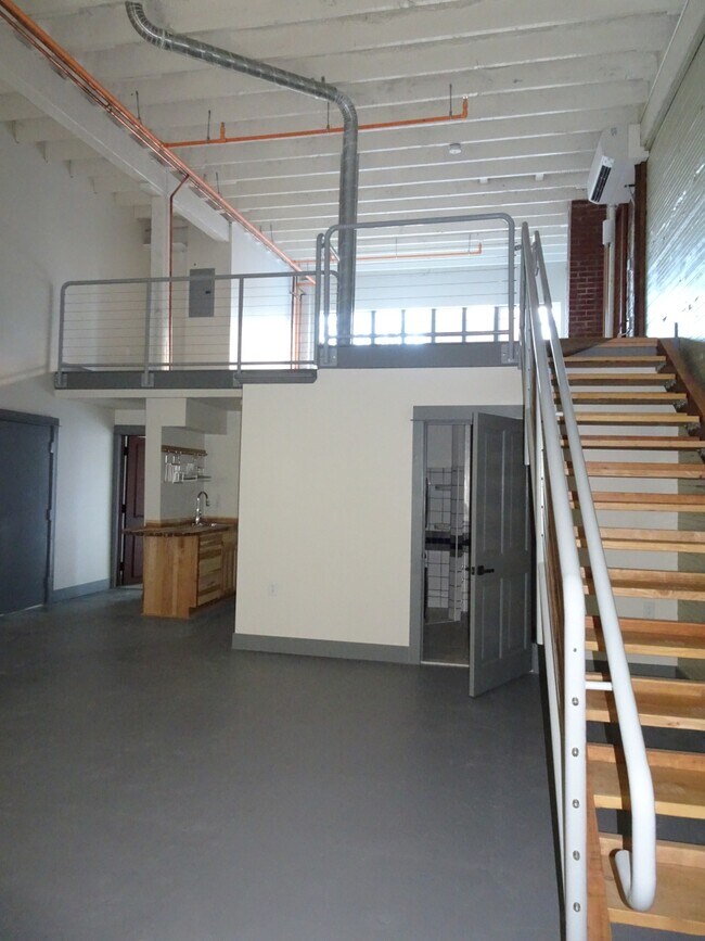 Living - 415 SW 2nd St