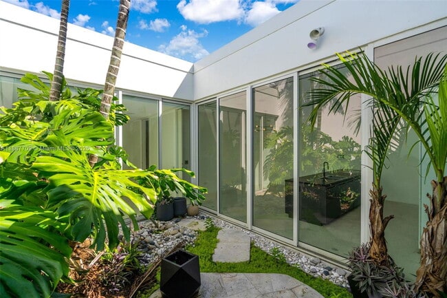 Building Photo - 1665 Alton Rd