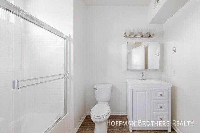 Building Photo - 251 Robinson St