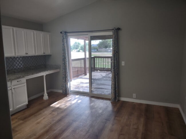 Building Photo - Amazing ranch style home