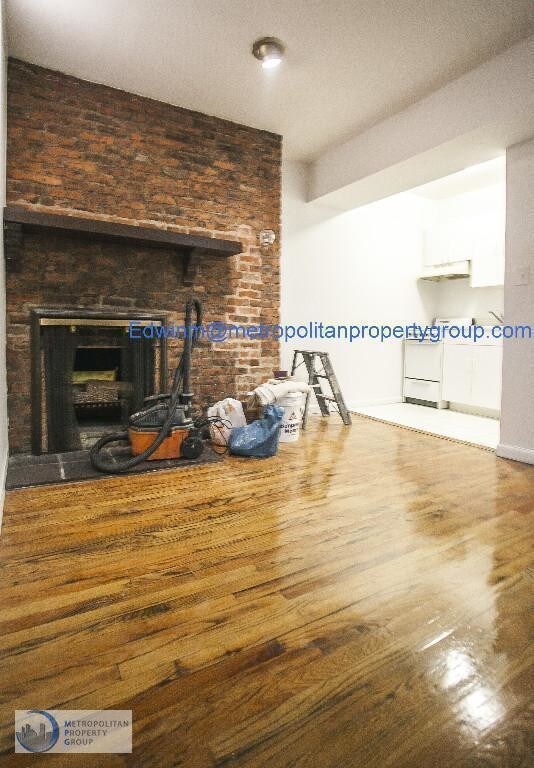 Building Photo - 126 E 39th St