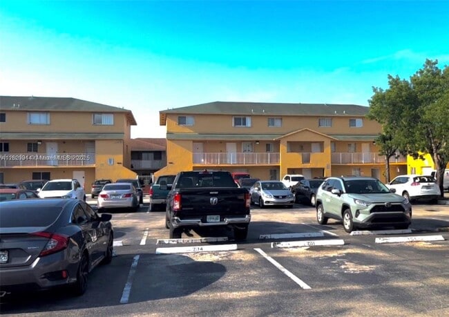 Foto del edificio - 7965 W 30th Ct