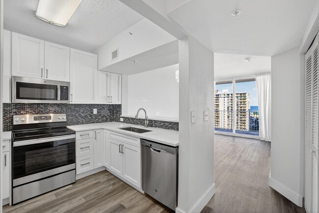 Foto del edificio - 3020 NE 32nd Ave