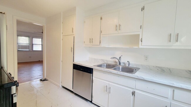 Foto del edificio - 592 Beverly Rd